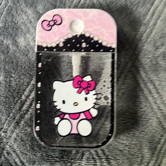 4 piece Disney Cosmetic Set - Picture 3 of 8